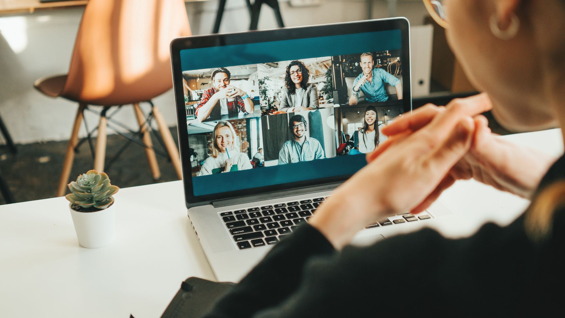 Remote işləyən komandanız üçün ünsiyyəti necə inkişaf etdirməlisiniz?